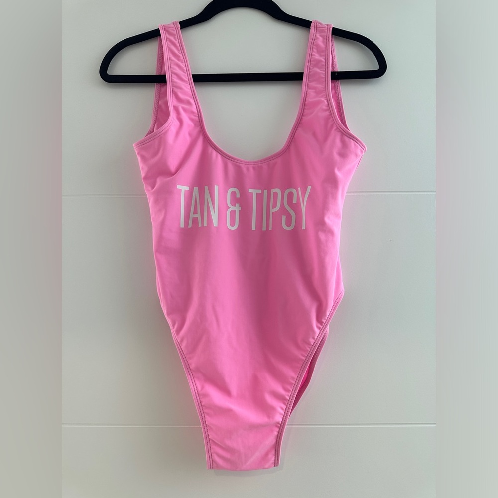 Ravesuits “Tan & Tipsy” Pink One-Piece Swimsuit Summer Beach Vacation NWOT M/L